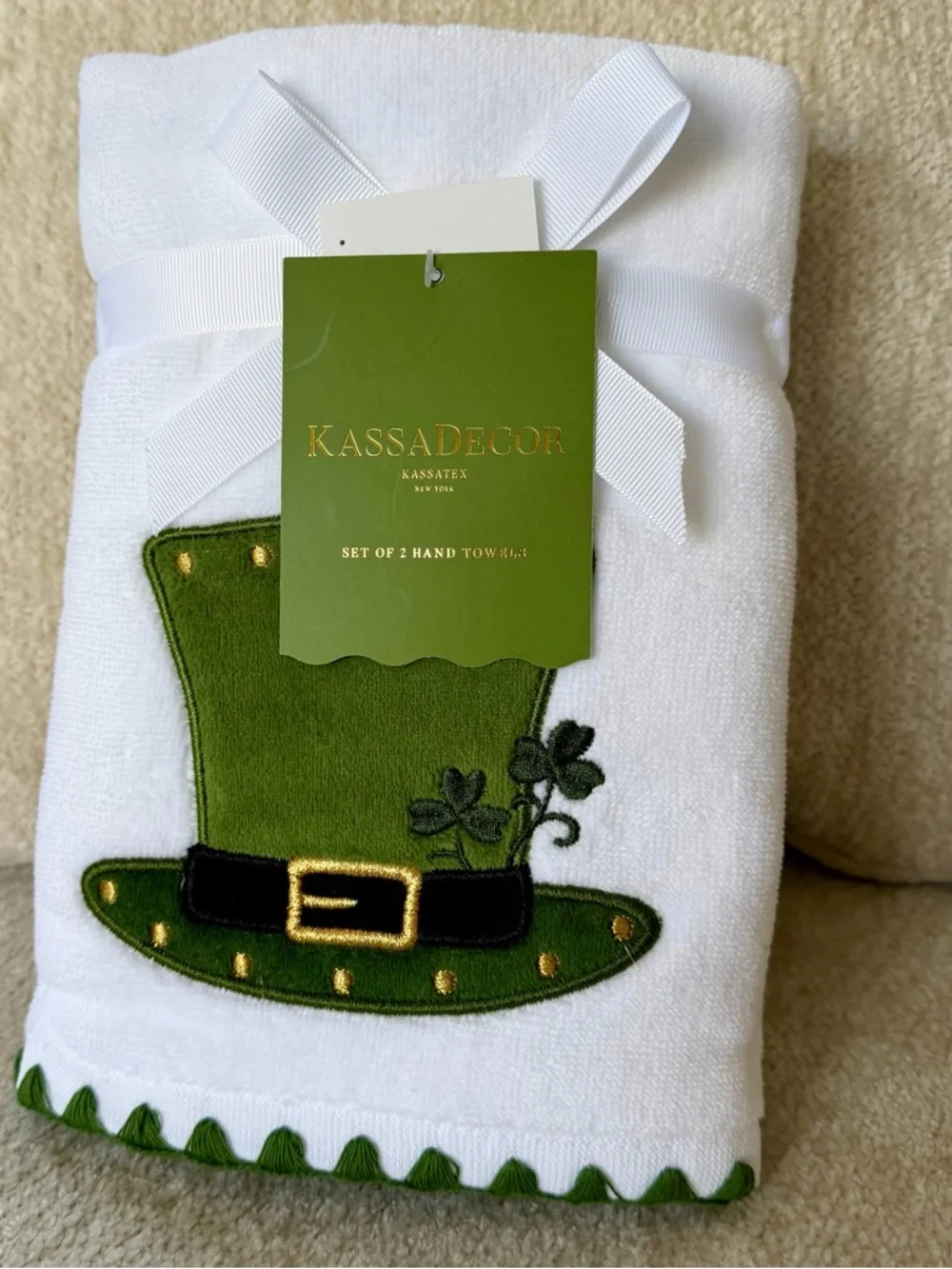 KassaDecor White Hand Towel with Green Embroidered Leprechaun Hat, Set of 2